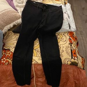 I am sleeping these black jeans they don’t fit me